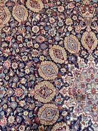 Een Perzisch Kerman (Kirman) tapijt met floraal decor, wol op katoen, 20ste eeuw