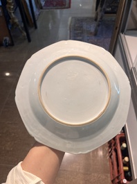 Six assiettes en porcelaine de Chine famille rose &agrave; d&eacute;cor de paysage fluvial anim&eacute;, Qianlong