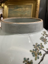 Zes Chinese famille rose en qianjiang cai vazen met floraal en figuratief decor, 19de/20ste eeuw