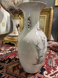 Zes Chinese famille rose en qianjiang cai vazen met floraal en figuratief decor, 19de/20ste eeuw