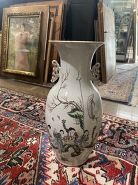 Zes Chinese famille rose en qianjiang cai vazen met floraal en figuratief decor, 19de/20ste eeuw