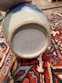 Vier Chinese blauw-witte celadon vazen met vogels tussen bloesemtakken, 19de/20ste eeuw