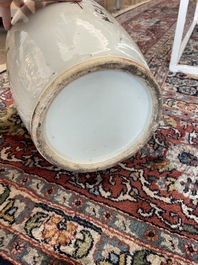 Vier Chinese blauw-witte celadon en famille rose vazen met vogels tussen bloesemtakken en herten, 19de/20ste eeuw