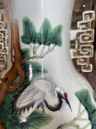 Vier Chinese blauw-witte celadon en famille rose vazen met vogels tussen bloesemtakken en herten, 19de/20ste eeuw