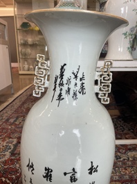 Vier Chinese blauw-witte celadon en famille rose vazen met vogels tussen bloesemtakken en herten, 19de/20ste eeuw
