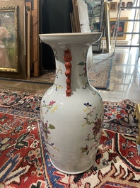 Zes Chinese famille rose en qianjiang cai vazen met floraal en figuratief decor, 19de/20ste eeuw