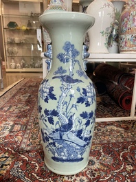 Vier Chinese blauw-witte celadon en famille rose vazen met vogels tussen bloesemtakken en herten, 19de/20ste eeuw