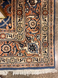 Een Perzisch Varamin tapijt met floraal decor, wol op katoen, 20ste eeuw