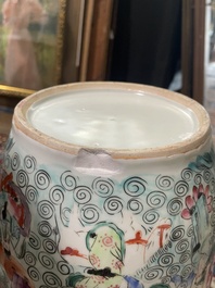 Zes Chinese famille rose en qianjiang cai vazen met floraal en figuratief decor, 19de/20ste eeuw