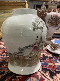 Zes Chinese famille rose en qianjiang cai vazen met floraal en figuratief decor, 19de/20ste eeuw