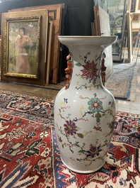 Zes Chinese famille rose en qianjiang cai vazen met floraal en figuratief decor, 19de/20ste eeuw