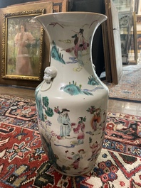 Zes Chinese famille rose en qianjiang cai vazen met floraal en figuratief decor, 19de/20ste eeuw