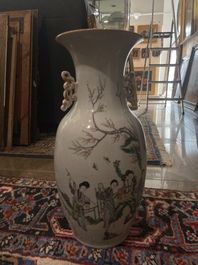 Zes Chinese famille rose en qianjiang cai vazen met floraal en figuratief decor, 19de/20ste eeuw