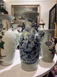 Vier Chinese blauw-witte celadon vazen met vogels tussen bloesemtakken, 19de/20ste eeuw