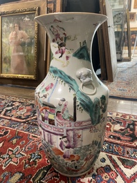 Zes Chinese famille rose en qianjiang cai vazen met floraal en figuratief decor, 19de/20ste eeuw