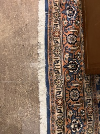 Een Perzisch Varamin tapijt met floraal decor, wol op katoen, 20ste eeuw