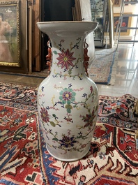 Zes Chinese famille rose en qianjiang cai vazen met floraal en figuratief decor, 19de/20ste eeuw