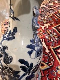 Vier Chinese blauw-witte celadon vazen met vogels tussen bloesemtakken, 19de/20ste eeuw