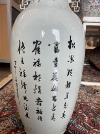Vier Chinese blauw-witte celadon en famille rose vazen met vogels tussen bloesemtakken en herten, 19de/20ste eeuw