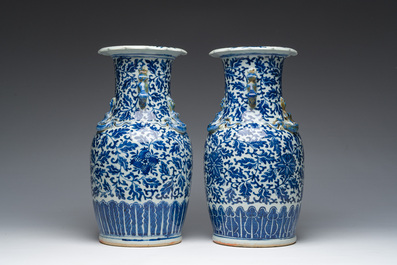 Twee Chinese blauw-witte vazen met lotusslingers en reli&euml;fdecor, 19de eeuw