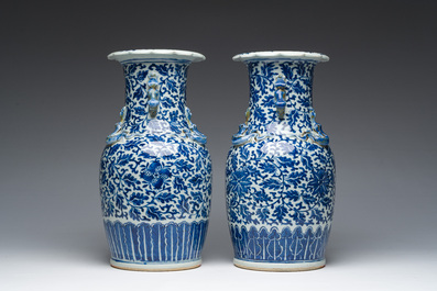Twee Chinese blauw-witte vazen met lotusslingers en reli&euml;fdecor, 19de eeuw