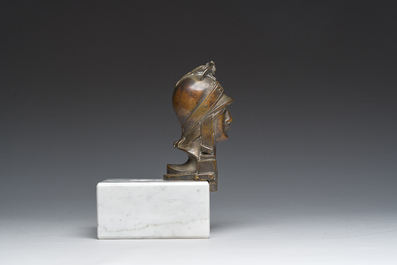 Pierre De Soete (1886-1948): Minerva, bruingepatineerd brons op een witmarmeren basis