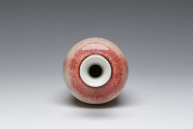 A Chinese monochrome peachbloom-glazed vase, Kangxi mark, 19th/20th C.