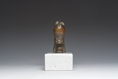 Pierre De Soete (1886-1948): Minerva, bruingepatineerd brons op een witmarmeren basis