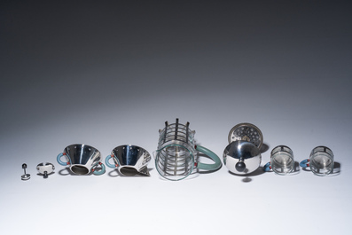 Michael Graves (1934-2015): Een Italiaanse achtdelige koffie- en theeset in roestvrij staal met de iconische 'Model 9093' theeketel, Alessi, jaren '80