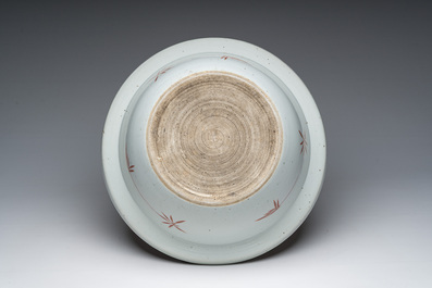 A large Chinese qianjiang cai bowl with ladies relaxing in a palace garden, 19th C.