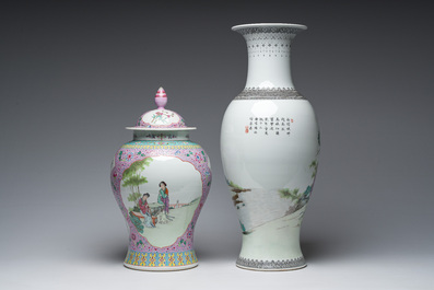 Twee Chinese famille rose vazen met geanimeerde sc&egrave;nes in een paleistuin, Qianlong merken, Republiek, 20ste eeuw