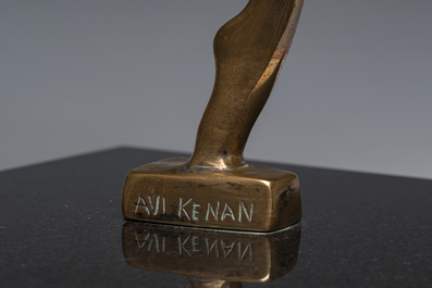 Avi Kenan (1951): 'Ballerina', brons op een marmeren voet, ed. 29/100, gedateerd 1983