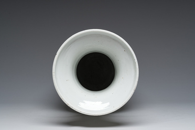 A Chinese qianjiang cai vase with a bird among blossoming branches, 19th/20th C.