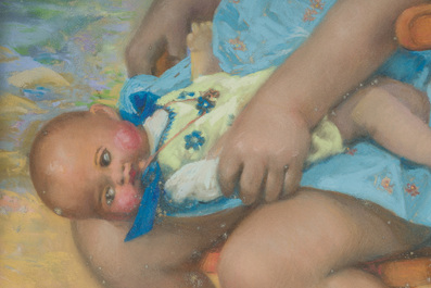 Ferdinand Buyle (1872&ndash;1950): Portret van een klein meisje met een pop aan het strand, pastel op papier, gedateerd (19)38