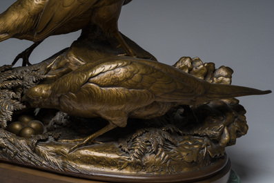 Auguste Nicolas Cain (1821-1894): Twee fazanten, gepatineerd brons op een vert de mer marmeren basis, gemerkt 'Susse Fr&egrave;res Editions Paris'