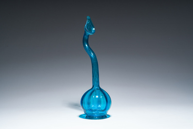 Een islamitische blauwgekleurde glazen parfumsprinkler of traanfles ('ashkdan'), Qajar, Iran, 19de eeuw