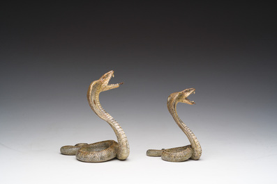 Franz Xaver Bergmann (1861-1936): Twee Weense polychroom koud beschilderde bronzen modellen van cobra's, 19de/20ste eeuw