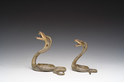 Franz Xaver Bergmann (1861-1936): Twee Weense polychroom koud beschilderde bronzen modellen van cobra's, 19de/20ste eeuw
