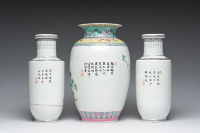Drie Chinese famille rose vazen met paleissc&egrave;nes en vogels tussen bloesemtakken, Qianlong merken, Republiek, 20ste eeuw