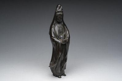 Een Japanse bronzen figuur van Kannon, Meiji, 19de/20ste eeuw