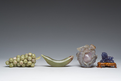 Negen Chinese sculpturen in hardsteen, w.o. jade en kwarts, 19de/20ste eeuw
