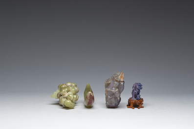 Negen Chinese sculpturen in hardsteen, w.o. jade en kwarts, 19de/20ste eeuw