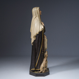 Een grote polychroom gedecoreerde plaasteren figuur van de Heilige Margaretha met haar hond, 19de/20ste eeuw