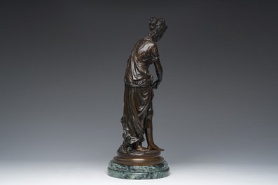 Jean-Louis Gr&eacute;goire (1840-1890): Het lessen van de dorst, bruingepatineerd brons op een vert de mer marmeren basis