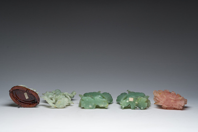 Negen Chinese sculpturen in hardsteen, w.o. jade en kwarts, 19de/20ste eeuw