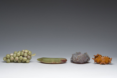 Negen Chinese sculpturen in hardsteen, w.o. jade en kwarts, 19de/20ste eeuw