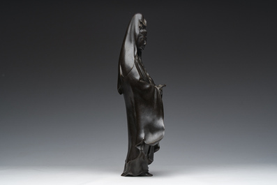 Een Japanse bronzen figuur van Kannon, Meiji, 19de/20ste eeuw