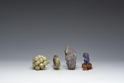 Negen Chinese sculpturen in hardsteen, w.o. jade en kwarts, 19de/20ste eeuw