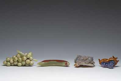 Negen Chinese sculpturen in hardsteen, w.o. jade en kwarts, 19de/20ste eeuw