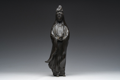 Een Japanse bronzen figuur van Kannon, Meiji, 19de/20ste eeuw
